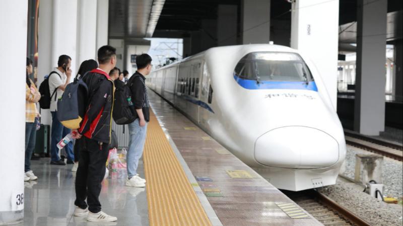 南铁加开460列车 满足五一假期出行需求 南铁加开460列车 满足五一假期出行需求