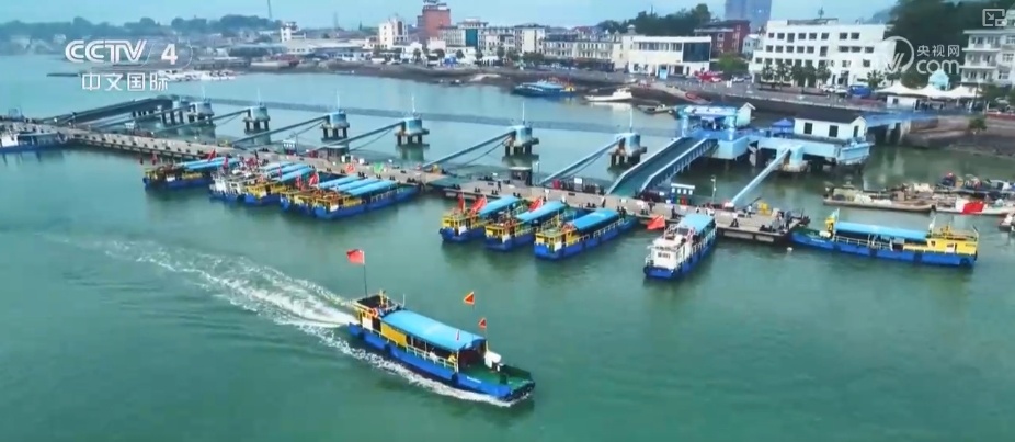 “五一”假期临近旅游市场升温火爆 各地景区进入“旺季模式” “五一”假期临近旅游市场升温火爆 各地景区进入“旺季模式”