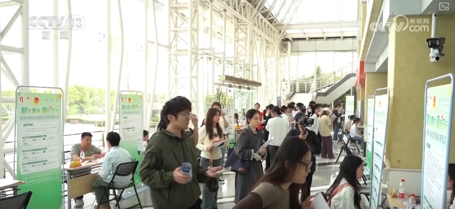 “招聘信息库+直播带岗+优企进校” 多元化服务助力毕业生高效就业