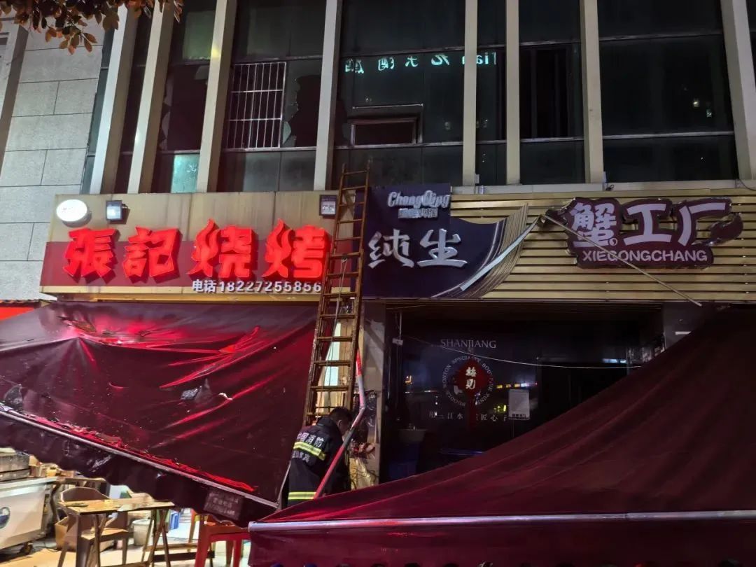 夜宵店起火，10人成功逃生！只因做对这件事→