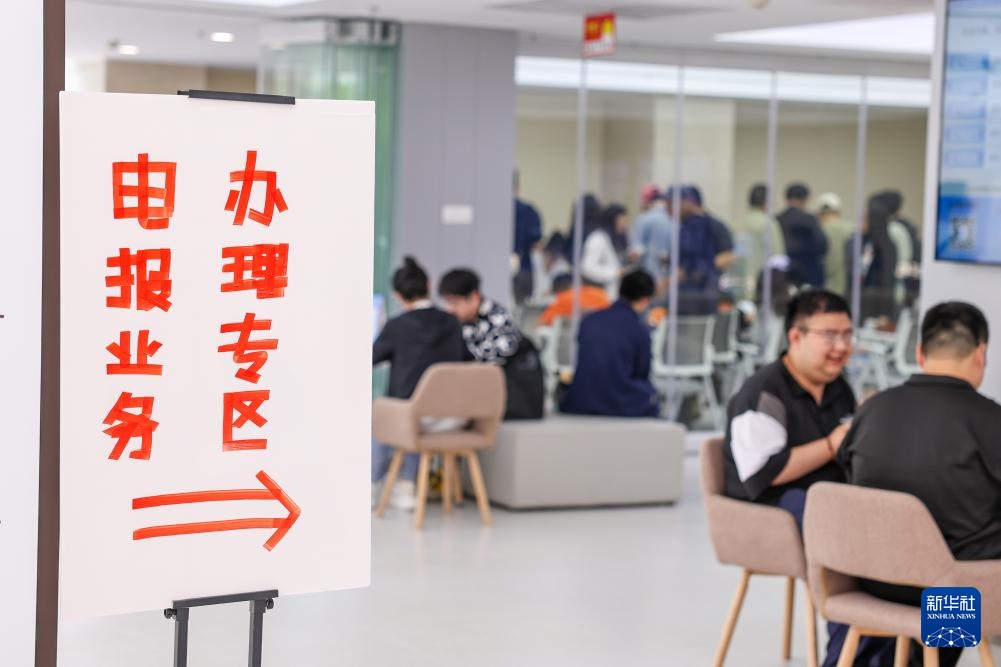 杭州：电报业务即将退市 通信爱好者排队发报