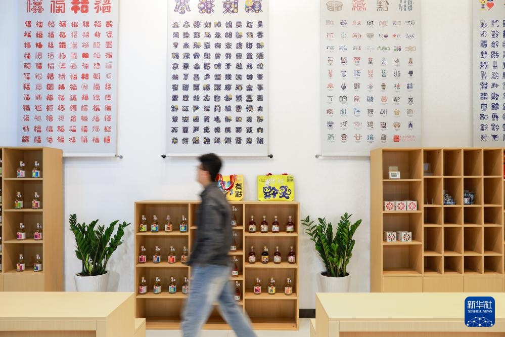 镜头连中外丨贵阳米兰:东方美学对话世界潮流 镜头连中外丨贵阳米兰:东方美学对话世界潮流