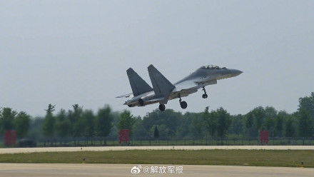 铁翼破空!看战机昼夜翱翔 铁翼破空!看战机昼夜翱翔