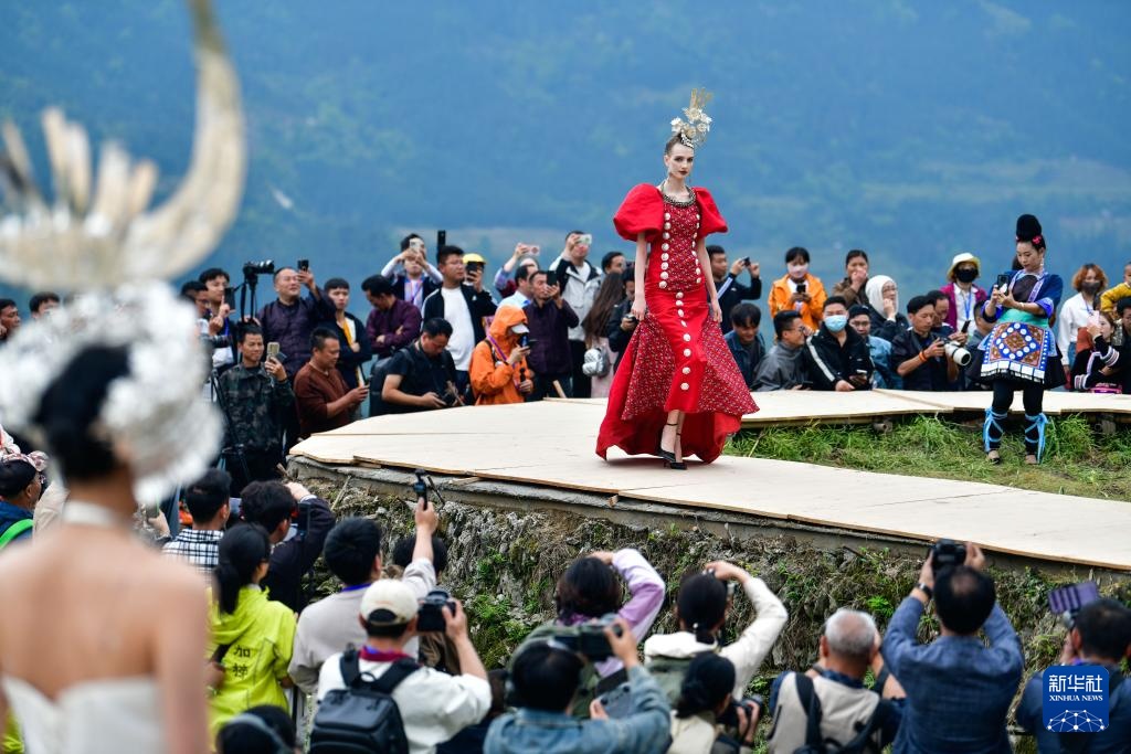 加榜梯田：展农耕文化 &nbsp;秀民族服饰