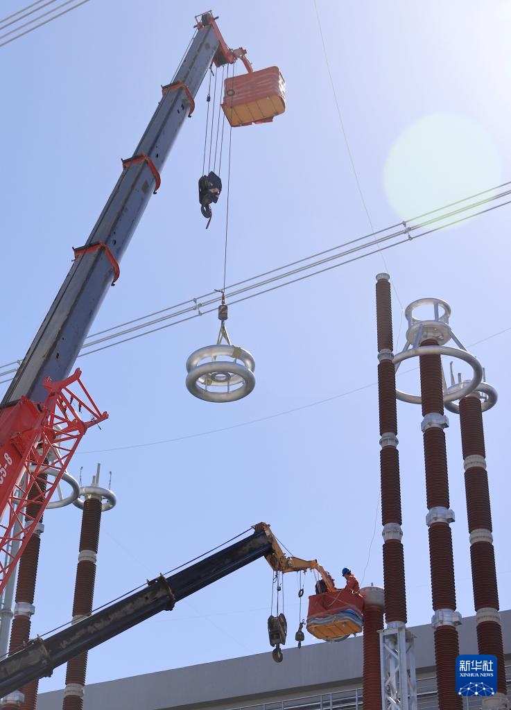“疆电入渝”工程巴里坤换流站正式启动带电调试 “疆电入渝”工程巴里坤换流站正式启动带电调试