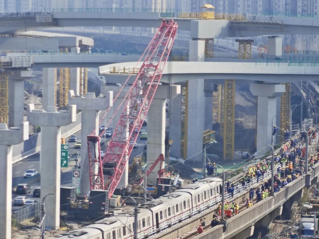上海地铁遭起重机侵入,调查报告公布 上海地铁遭起重机侵入,调查报告公布