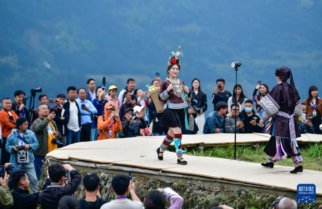 加榜梯田：展农耕文化 &nbsp;秀民族服饰