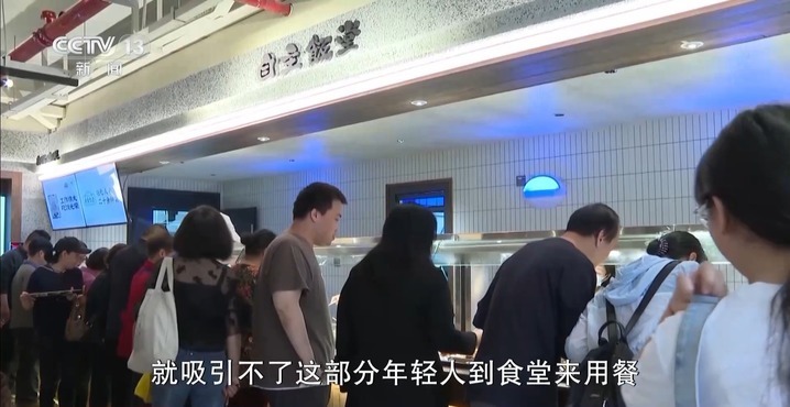 18块钱23道菜 民主村里的社区“食惠”