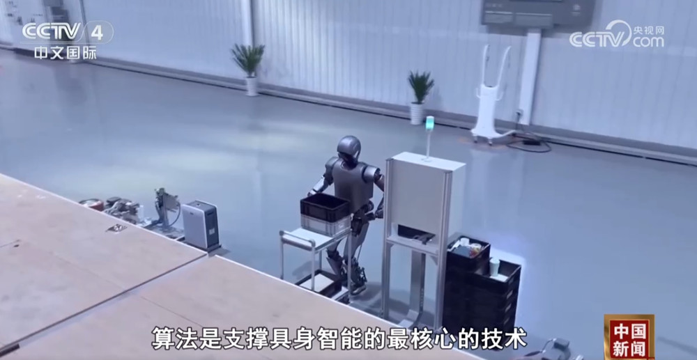 机器人竞秀展“身手”科幻感“拉满” 人工智能从蓝图到实景解码新未来 机器人竞秀展“身手”科幻感“拉满” 人工智能从蓝图到实景解码新未来