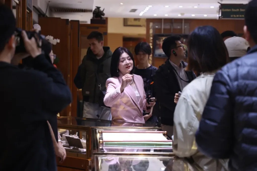 “珍珠女王”白如芳逝世,现场制作珍珠项链曾让撒切尔夫人赞不绝口 “珍珠女王”白如芳逝世,现场制作珍珠项链曾让撒切尔夫人赞不绝口