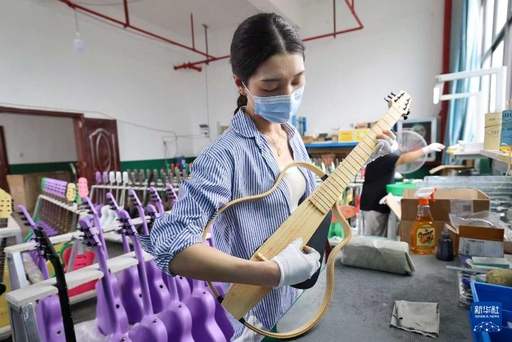 镜头连中外丨贵阳米兰:东方美学对话世界潮流 镜头连中外丨贵阳米兰:东方美学对话世界潮流