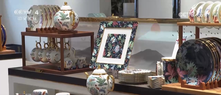 从“中国游”到“中国购” 外籍游客点赞“购在中国”特色体验 从“中国游”到“中国购” 外籍游客点赞“购在中国”特色体验