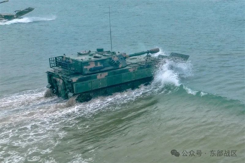 “战神”踏浪,冲! “战神”踏浪,冲!