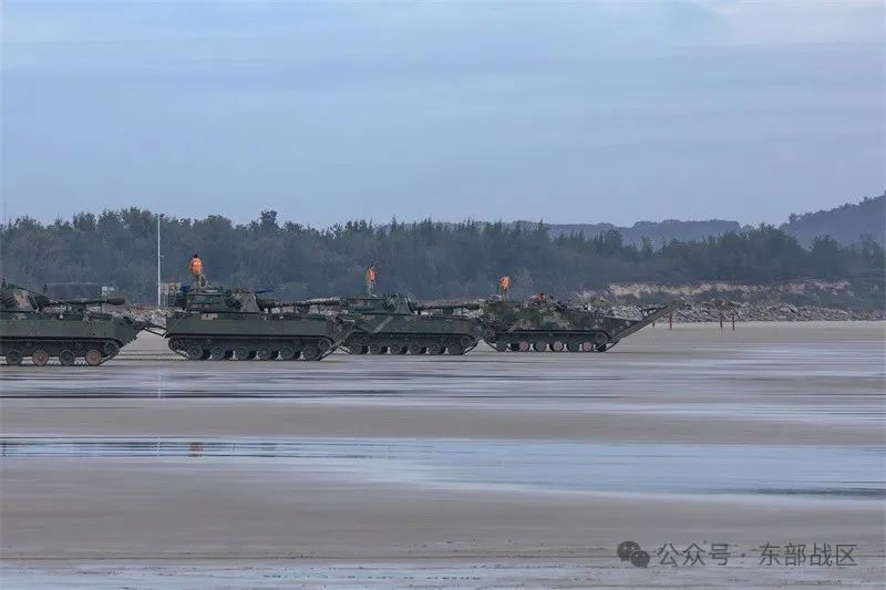 “战神”踏浪,冲! “战神”踏浪,冲!