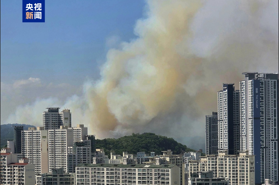 韩国大邱发生山火，浓烟扩散至市中心