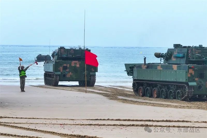 “战神”踏浪,冲! “战神”踏浪,冲!