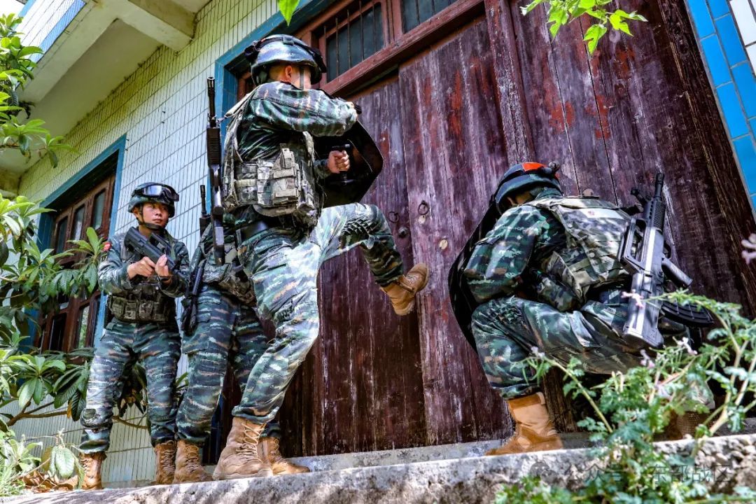 特战尖刀，加钢淬火！