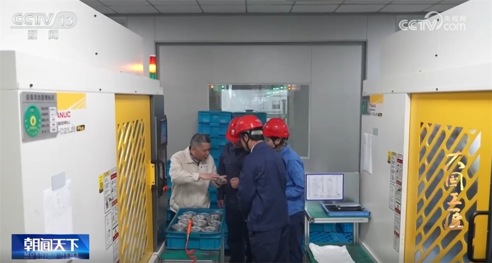 大国工匠|护航“中国智造”扬帆海内外 他是“0.1秒的追光者” 大国工匠|护航“中国智造”扬帆海内外 他是“0.1秒的追光者”