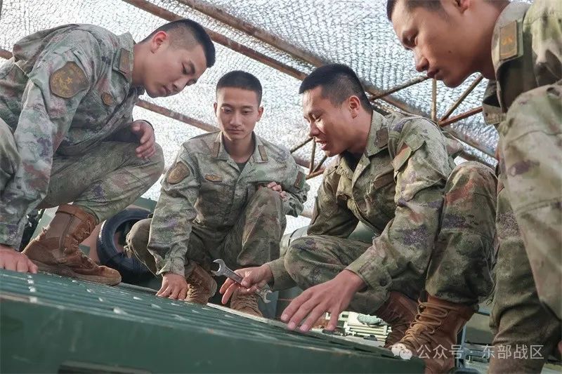 “战神”踏浪,冲! “战神”踏浪,冲!