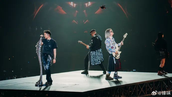 谢霆锋发长文感谢:你们的青春,也是我的青春!希望在全国巡演 谢霆锋发长文感谢:你们的青春,也是我的青春!希望在全国巡演