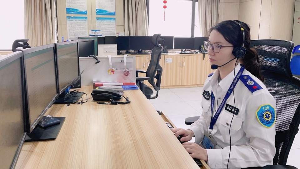 接到求救电话却无人应答,她的操作全网点赞 接到求救电话却无人应答,她的操作全网点赞