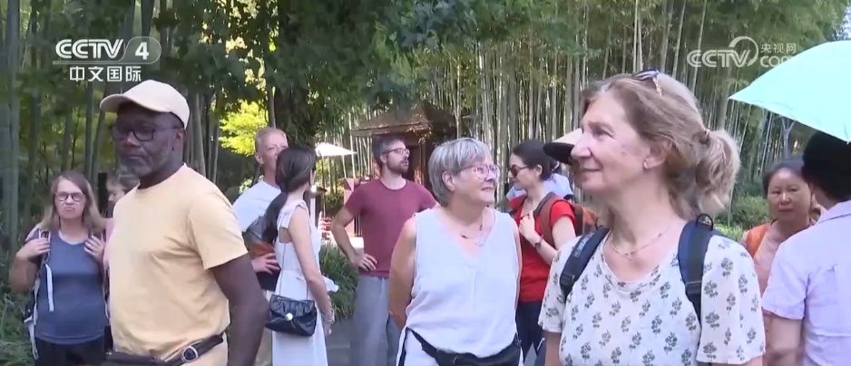 离境退税政策不断优化 “即买即退”吸引境外旅客来华“买买买” 离境退税政策不断优化 “即买即退”吸引境外旅客来华“买买买”