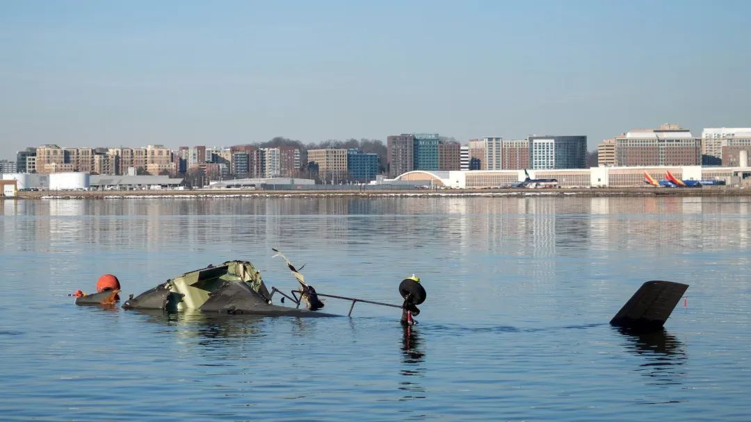 美国两机相撞67人遇难，最新报告公布