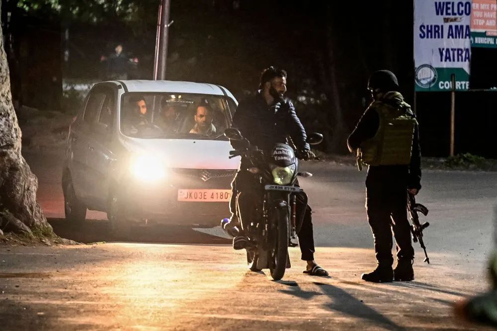 印度称印巴四度交火,印军演练远程打击 印度称印巴四度交火,印军演练远程打击