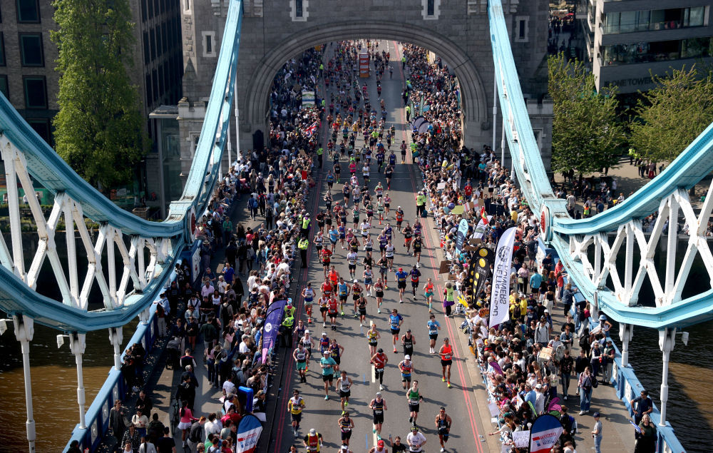 伦敦马拉松赛:阿塞法破纯女子世界纪录 伦敦马拉松赛:阿塞法破纯女子世界纪录