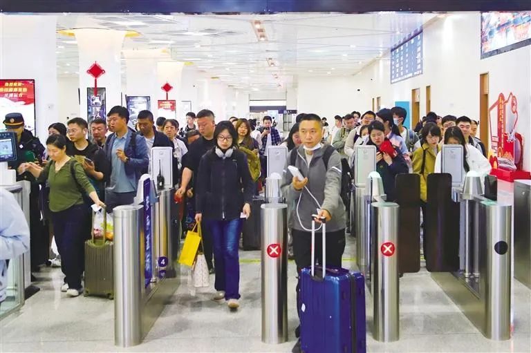 “五一”假期预计发送旅客270万人次!兰州铁路局增加运能运力保障旅客出行 “五一”假期预计发送旅客270万人次!兰州铁路局增加运能运力保障旅客出行