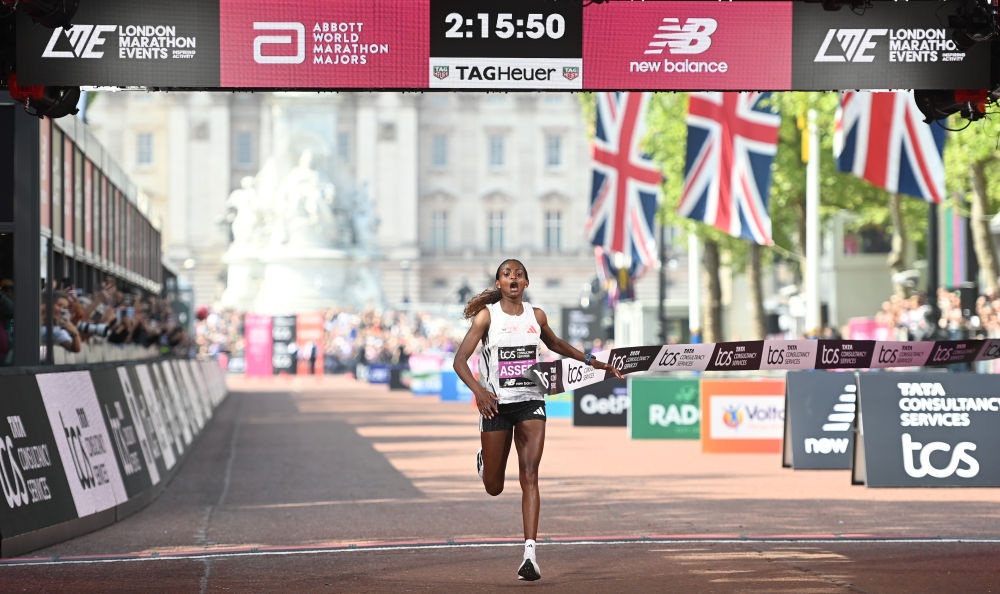 伦敦马拉松赛:阿塞法破纯女子世界纪录 伦敦马拉松赛:阿塞法破纯女子世界纪录