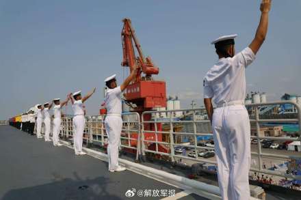 海南舰圆满完成开放日活动 海南舰圆满完成开放日活动