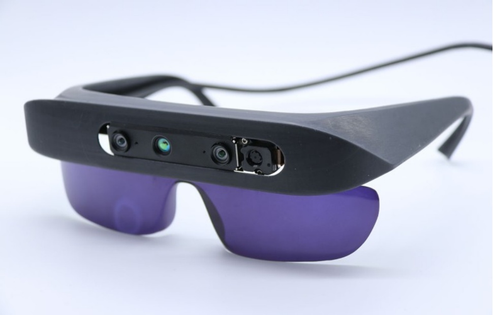 当AI成为视障者的“第二双眼睛”：中国团队研发出可穿戴AI导航系统