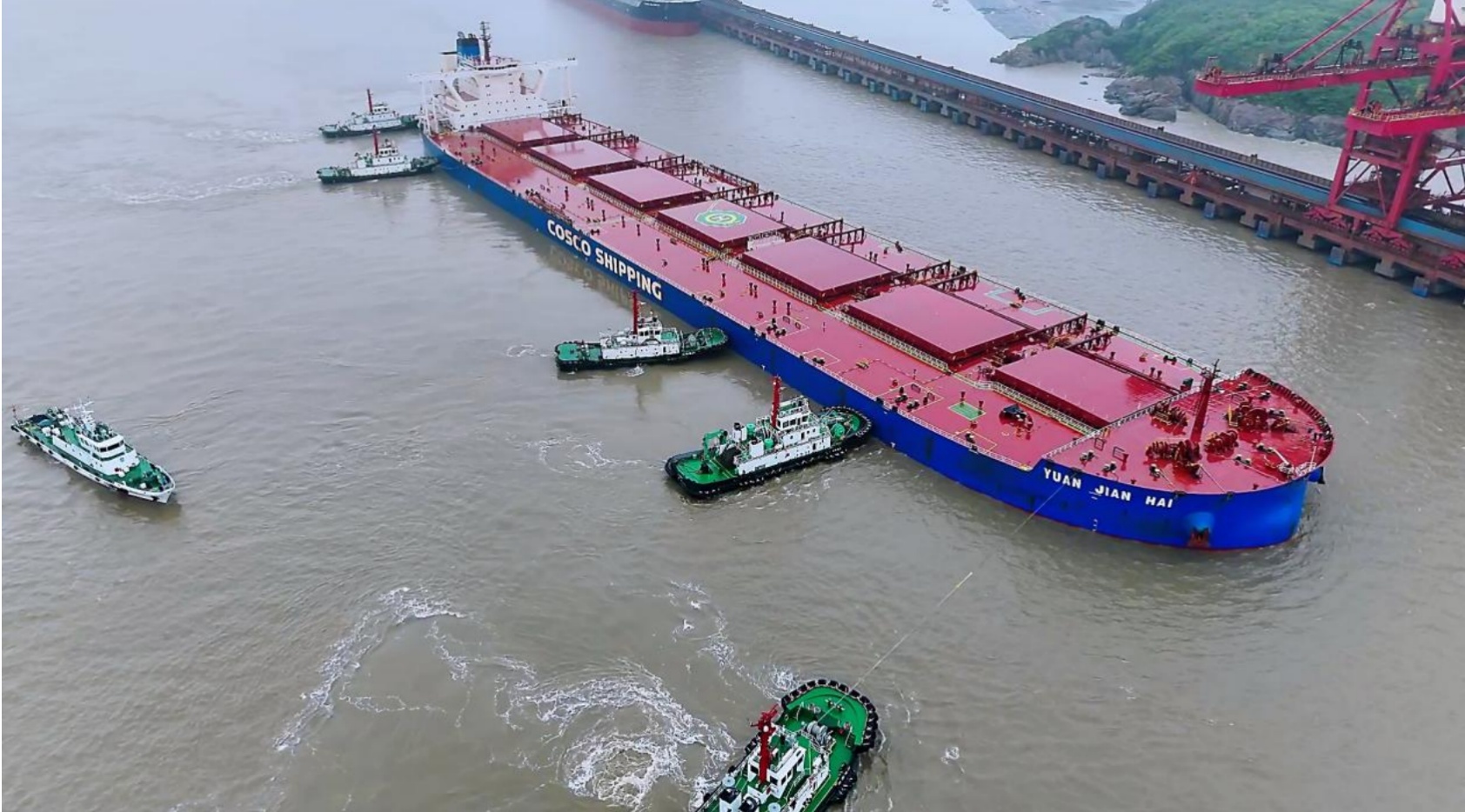 宁波舟山港鼠浪湖矿石中转码头接靠40万吨矿砂船达400艘次