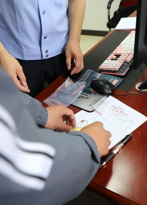 7小时追回黄金！三千里跨省送锦旗！