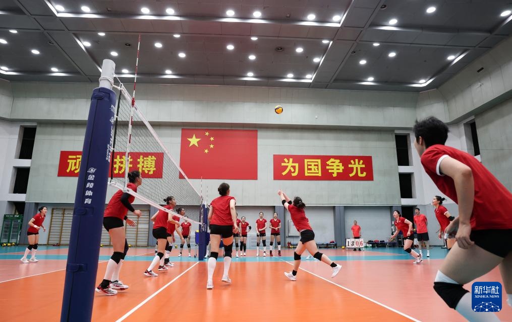 新一届中国女排在京举行公开训练课 新一届中国女排在京举行公开训练课