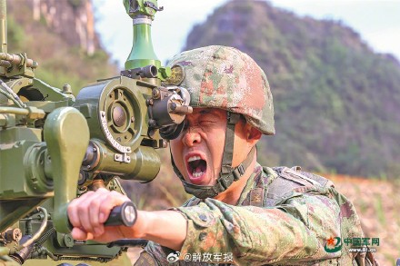 直击陆军某旅炮兵分队实弹射击训练 直击陆军某旅炮兵分队实弹射击训练