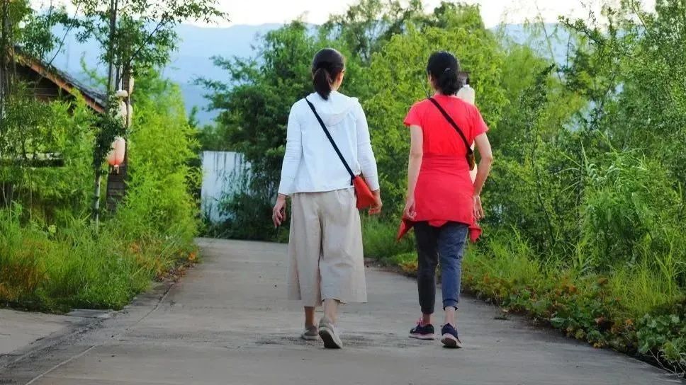 为啥“人老腿先老”？揭秘其中的5个真相！中医5大方法教你养护膝盖→