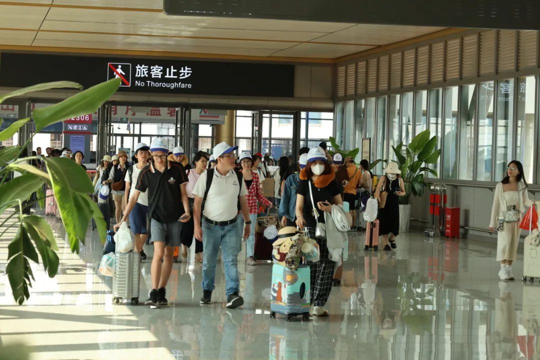 “五一”假期，昆明、大理至红河方向增开列车→