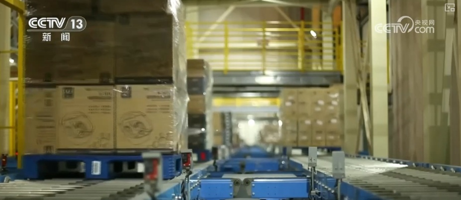 “数”读物流“快跑”消费“火热” 中国经济稳步向前引擎足