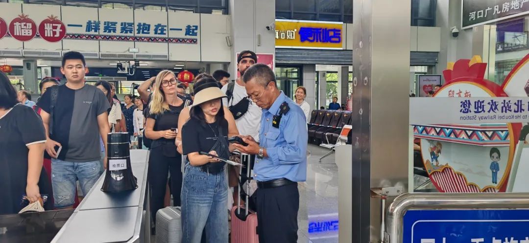 “五一”假期，昆明、大理至红河方向增开列车→