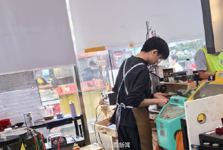 金价飙升把新人逼成整活大师