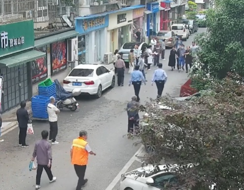 现实版“腰缠万贯”?“西装男”偷猪肉被抓 现实版“腰缠万贯”?“西装男”偷猪肉被抓