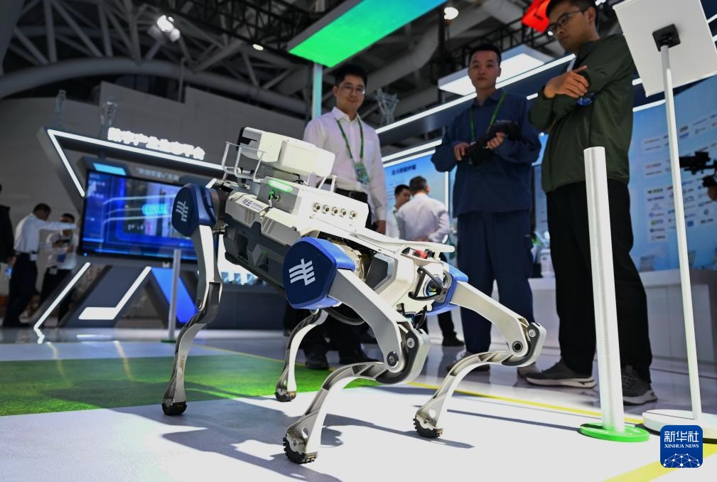 第八届数字中国建设峰会现场体验区迎来首个专业观众日