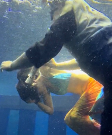 女演员溺水真实原因公布!不是低血糖!目前仍在重症监护室,涉事地已暂停营业 女演员溺水真实原因公布!不是低血糖!目前仍在重症监护室,涉事地已暂停营业