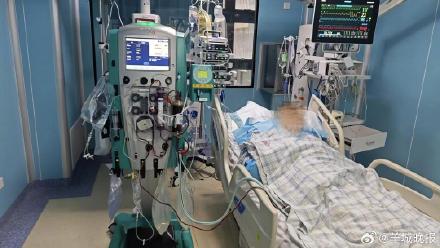 女子吃油腻大餐后突发重症被送ICU