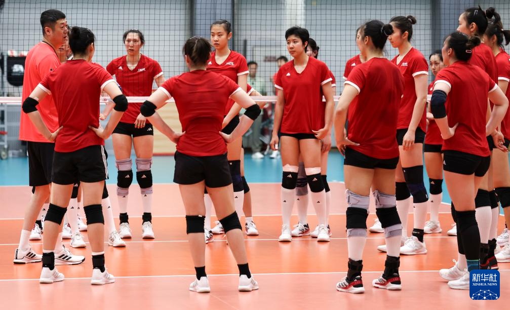 新一届中国女排在京举行公开训练课 新一届中国女排在京举行公开训练课