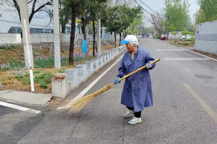 7万元现金物归原主！保洁大姐获赞