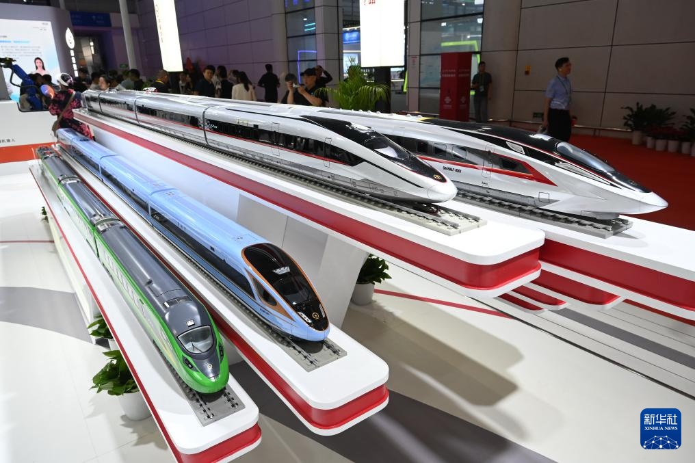 第八届数字中国建设峰会现场体验区迎来首个专业观众日