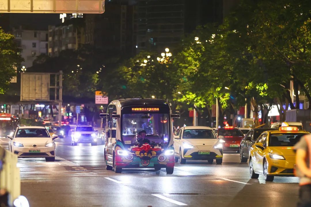 无需预约！广州中心城区主干道首条自动驾驶巴士线路今晚开通